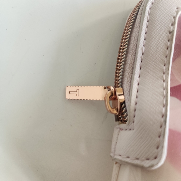 Iconic Ted Baker Floral toiletry bag - Picture 3 of 6